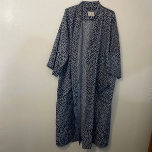 Bill Blass bath robe one size paisley print missing belt has pockets